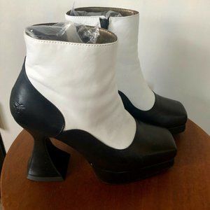 Fluevog Munsters The 45 Zip-Up Heeled Bootie Black and White Size 9